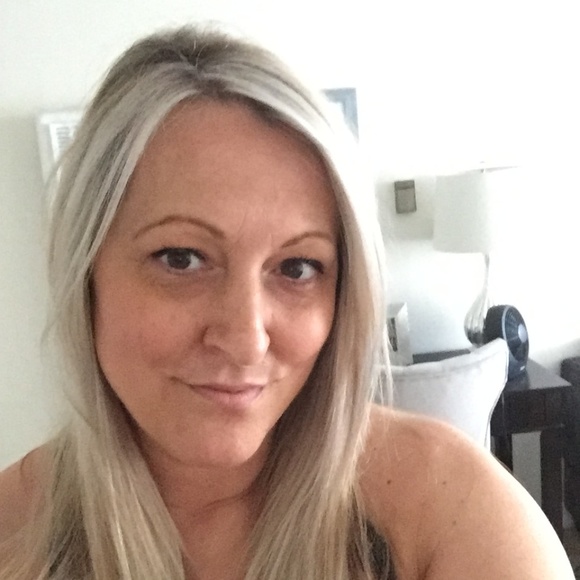 CA beach girl sending good vibes only! - Picture 1 of 1